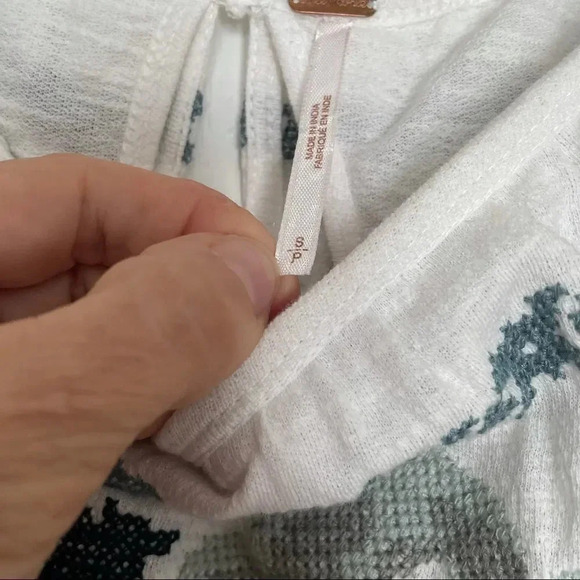 Free People off the shoulder embroidered top, Women’s size small - Picture 4 of 7